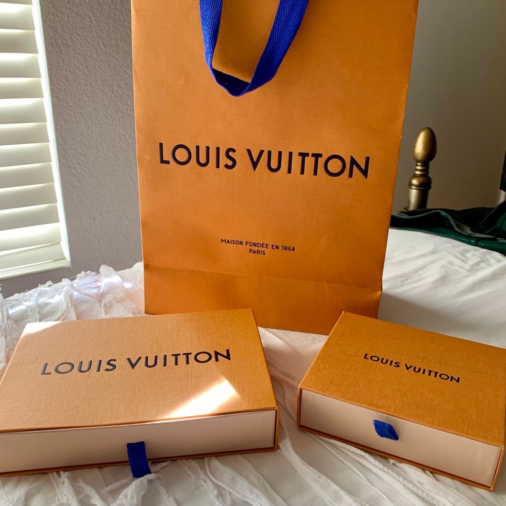 *LV* LOUIS VUITTON GIFT BAGS & BOXES